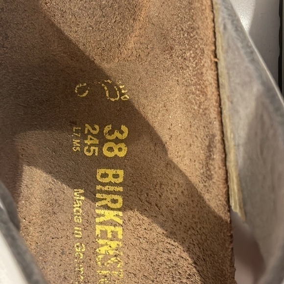 Birkenstock Silver Leather Flip Flop Sandals—Great Comfort & Style—EUC!  Size 38 - Picture 2 of 7